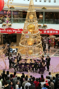 X'mas performance at Metro Plaza in 2006