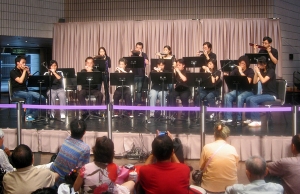 Performed at HK Cultural Centre Foyer in 2006