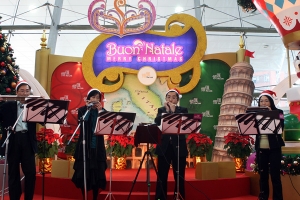  X'mas performance at Kai Tin Shopping Centre in 2007