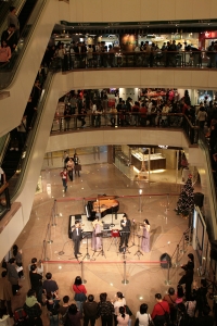 X'mas performance at Harbour City in 2007